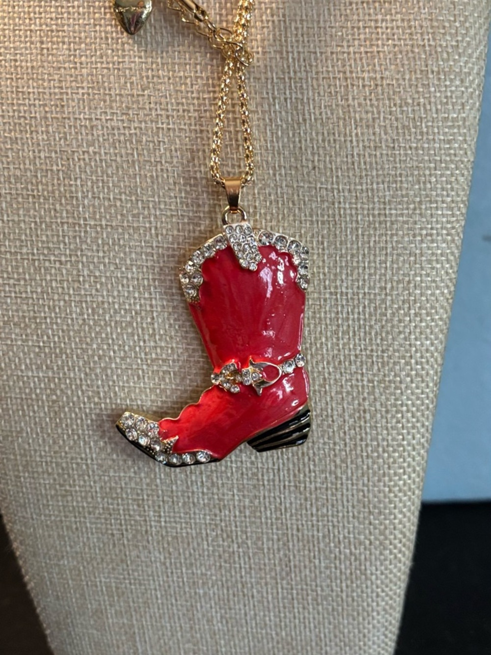 Betsey Johnson red Cowboy boots necklace NWT - Picture 4 of 4